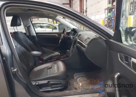 2018 Volkswagen Passat 2.0T Se из США, поврежденный, VIN 1VWBA7A34JC044183